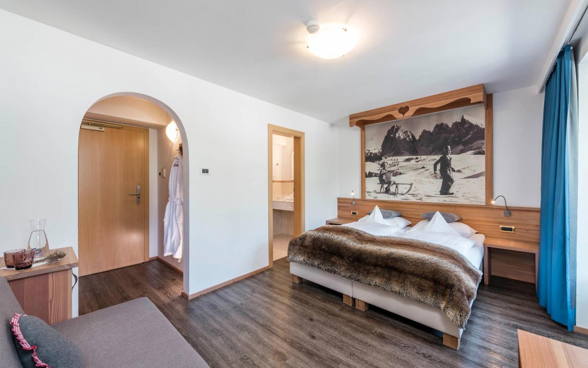 Отель Rainell Dolomites Retreat Ортизеи Номер фото