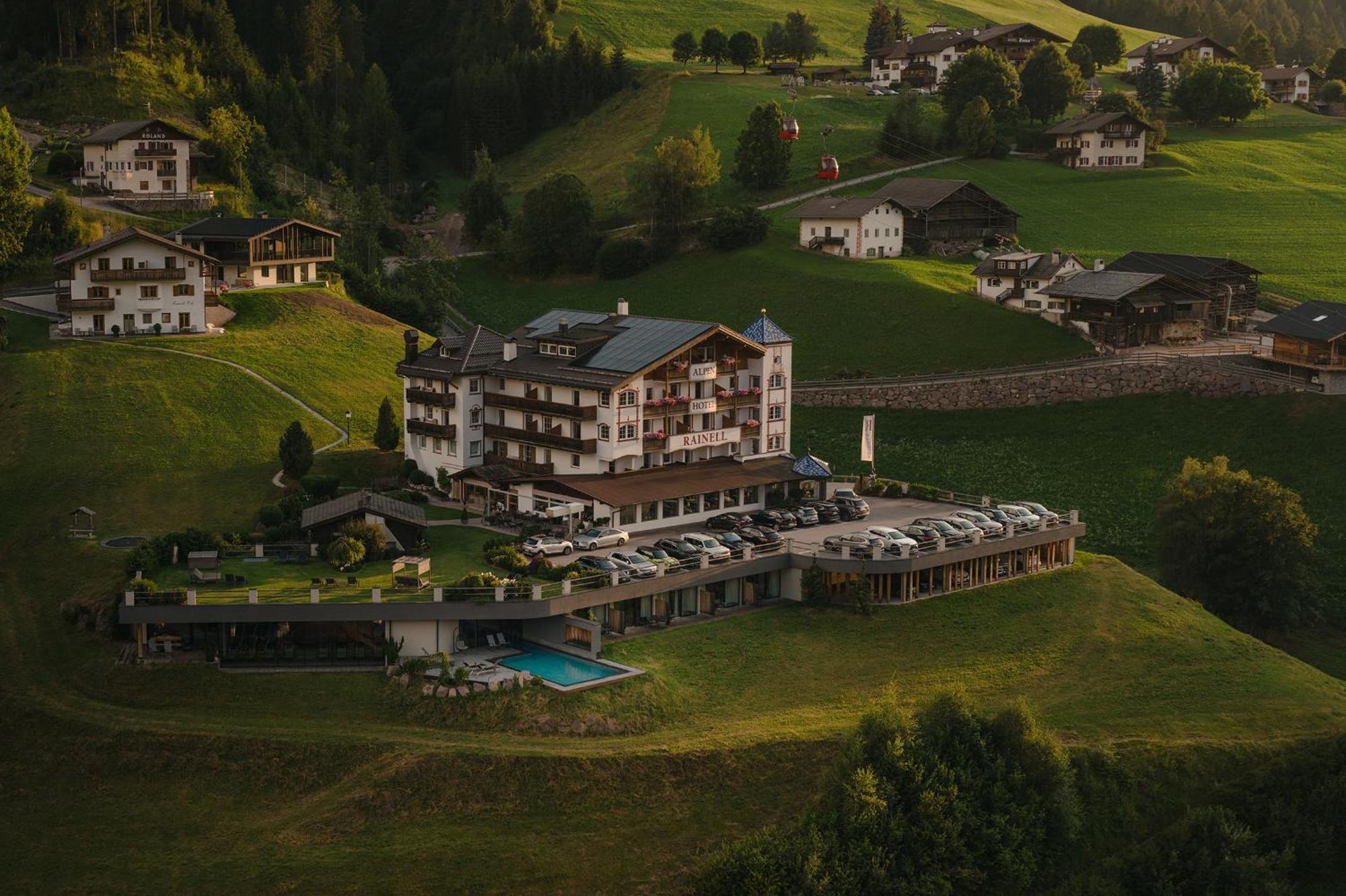 Отель Rainell Dolomites Retreat Ортизеи Экстерьер фото